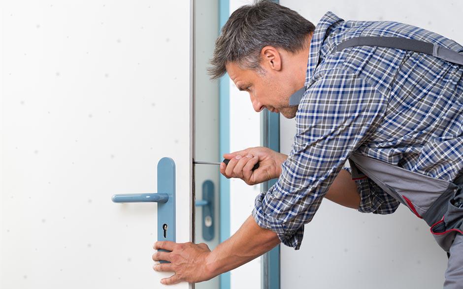 ouvrire une porte sans clé Arles